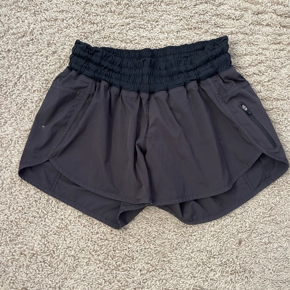 Size 10 lululemon shorts - Picture 2 of 4